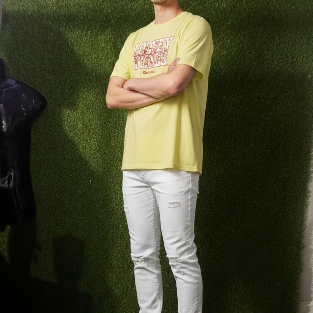 Looney-tunes Men's Yellow and White T-shirt